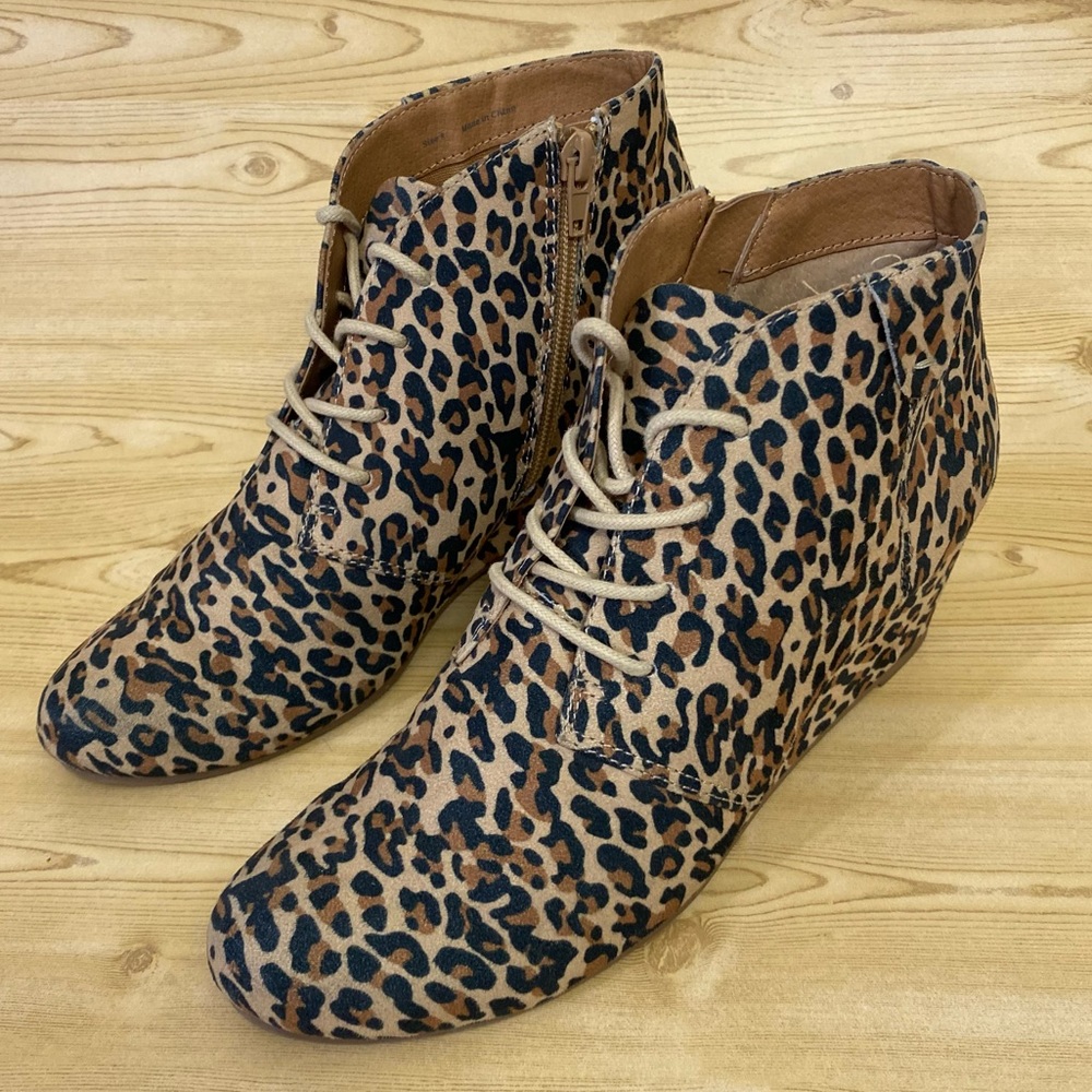 DV8 Dolce Vita Animal Print Wedge Ankle Boots Lace Up Booties Size 8